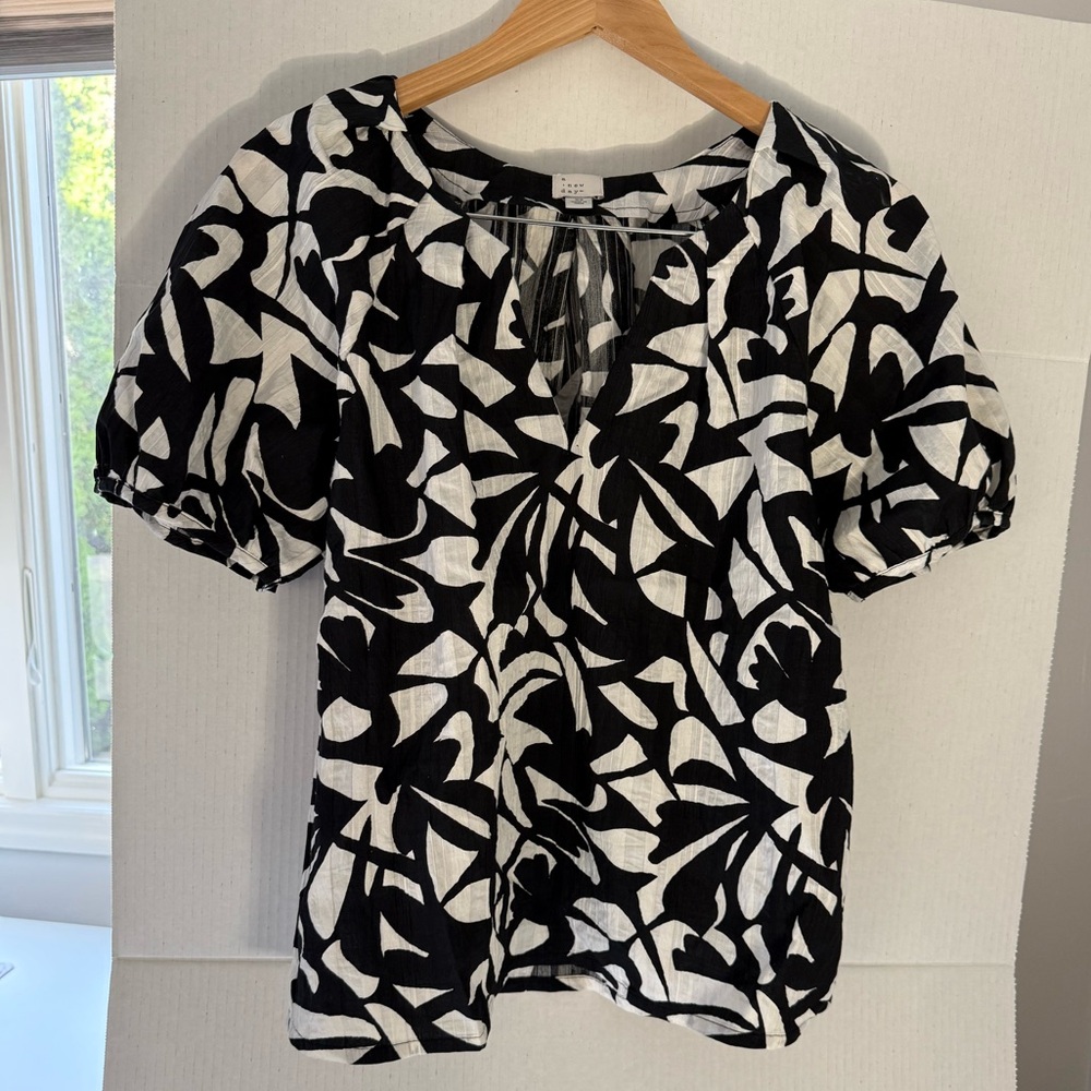 a new day Black and White Floral Puff-Sleeve Blouse